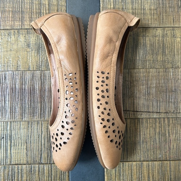 Josef Seibel Pippa Camel Leather Perforated Ballet Flats, women’s size 38 US 7.5 - Picture 8 of 10